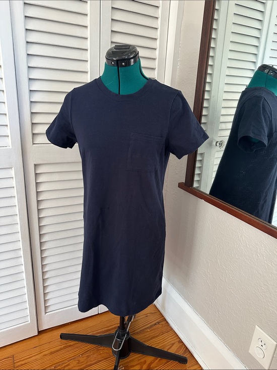 Banana Republic Dresses & Skirts - Banana Republic Navy Short Sleeve Pocket Mini Dress
